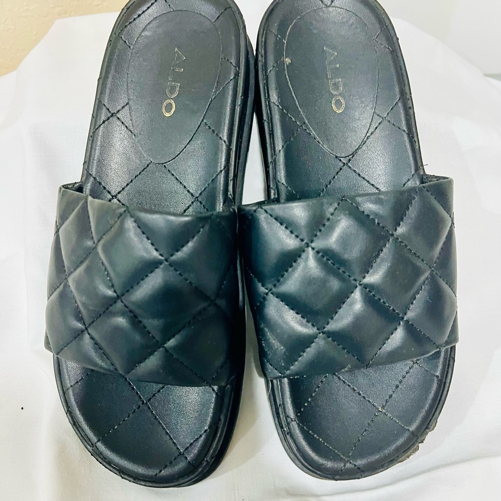 Women’s Aldo Carreaux Black Quilted Platform Slides SZ 7